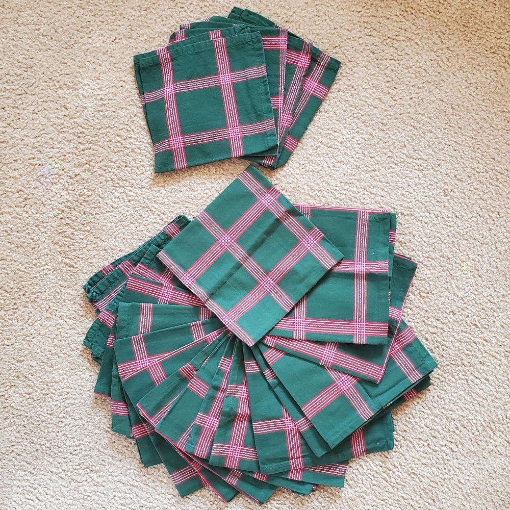 20 Green & Red Christmas Cotton Napkins